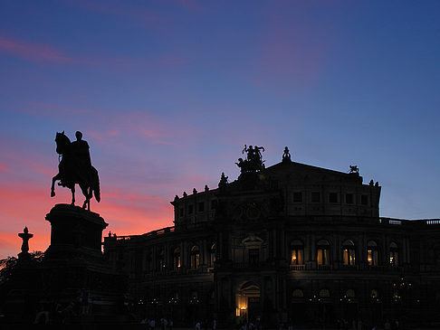 Fotos Statue und Semperoper