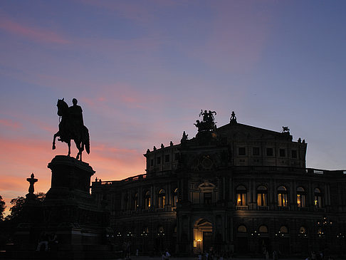 Statue und Semperoper