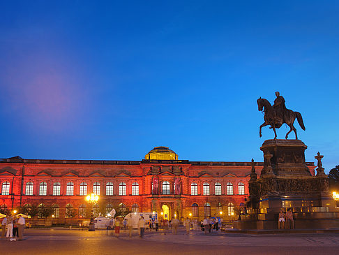 Statue und Zwinger Fotos