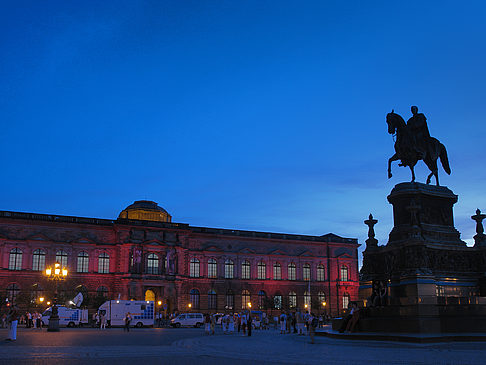 Statue und Zwinger