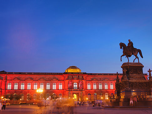 Statue und Zwinger Foto 
