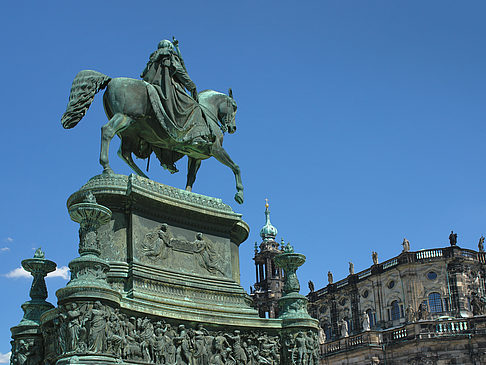 Fotos König-Johann-Statue