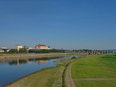 Blick auf die Marienbrücke Fotos