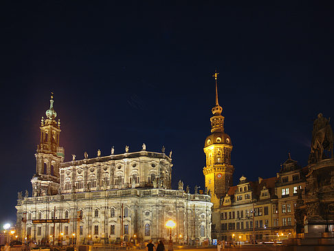 Fotos Schloss und Hofkirche nachts