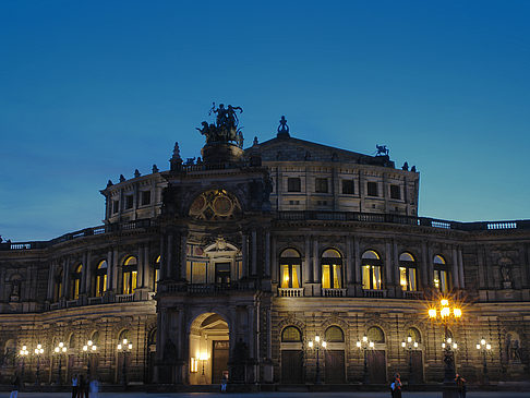 Semperoper abends Foto 