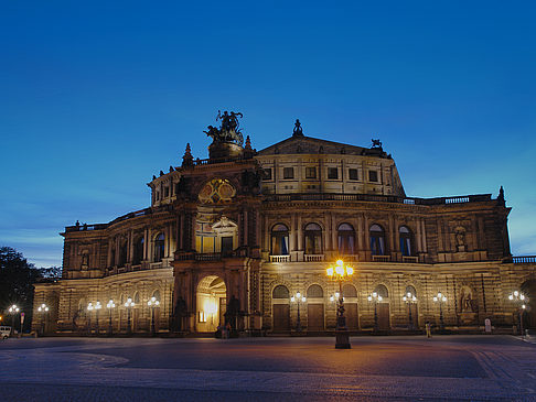 Semperoper abends