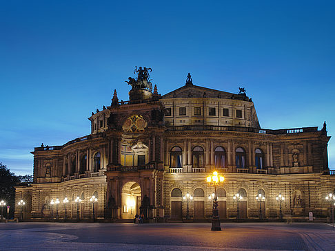 Semperoper abends
