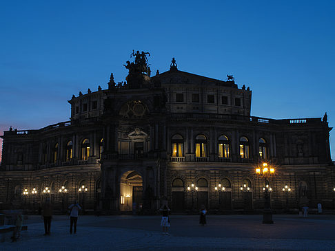 Semperoper abends Foto 