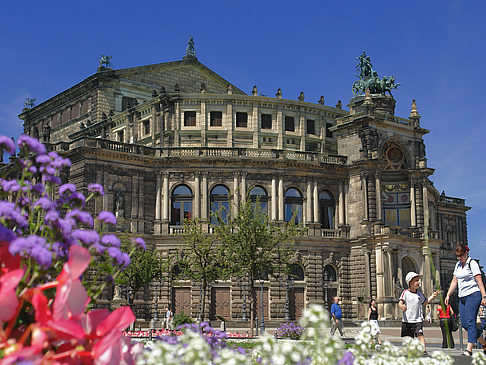 Fotos Semperoper mit Blumen | Dresden
