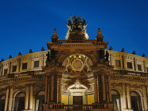 Semperoper bei Nacht Fotos
