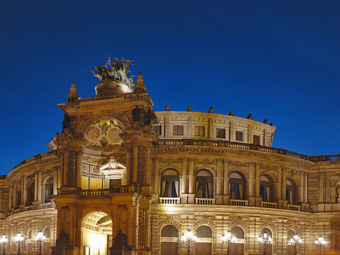 Semperoper bei Nacht Fotos