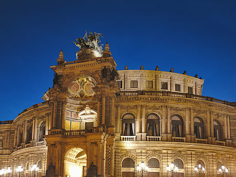 Semperoper bei Nacht