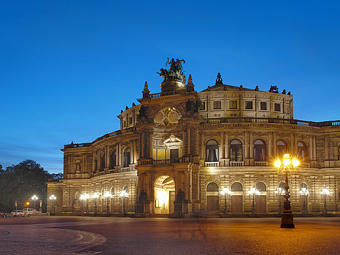 Semperoper bei Nacht Foto 