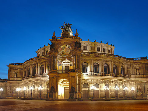 Semperoper bei Nacht Fotos