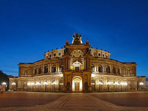 Semperoper bei Nacht