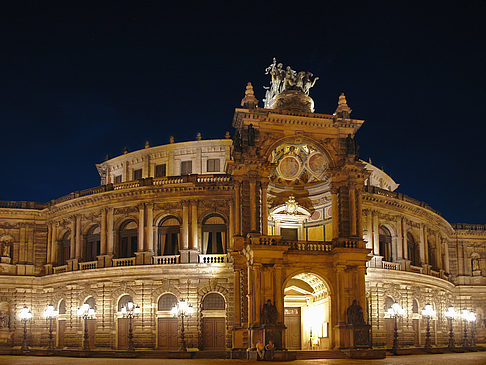 Semperoper bei Nacht Fotos