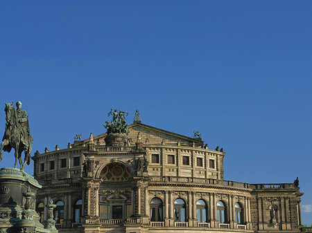 Fotos Semperoper mit Statue | Dresden