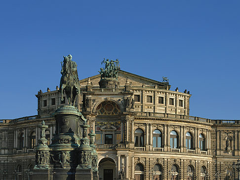 Fotos Semperoper mit Statue