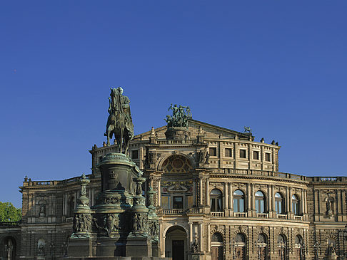 Foto Semperoper mit Statue - Dresden