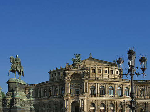 Foto Semperoper mit Statue