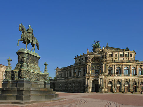 Foto Semperoper mit Statue