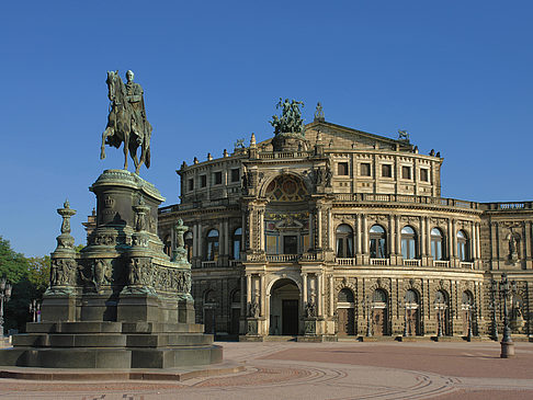 Foto Semperoper mit Statue