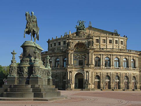 Foto Semperoper mit Statue