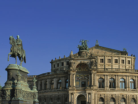 Fotos Semperoper mit Statue