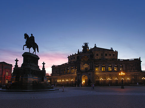 Theaterplatz abends