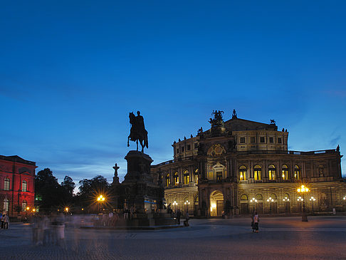 Fotos Theaterplatz abends