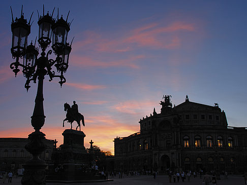 Fotos Theaterplatz abends