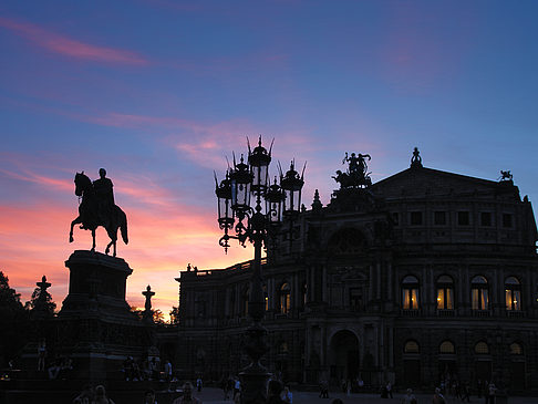 Theaterplatz abends