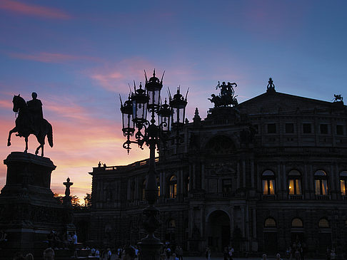 Foto Theaterplatz abends