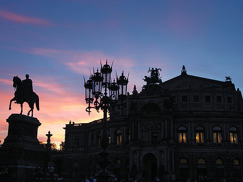 Fotos Theaterplatz abends