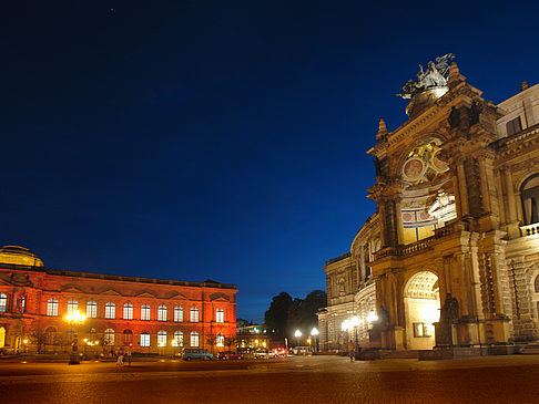 Theaterplatz nachts