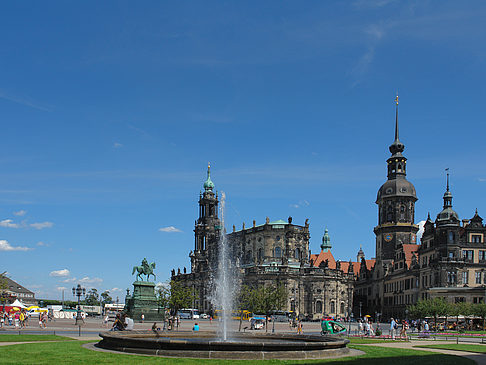 Schloss und Hofkirche Foto 