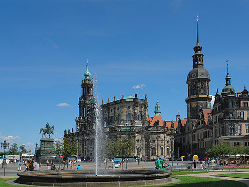 Schloss und Hofkirche Fotos