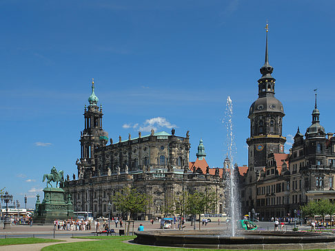 Schloss und Hofkirche Fotos