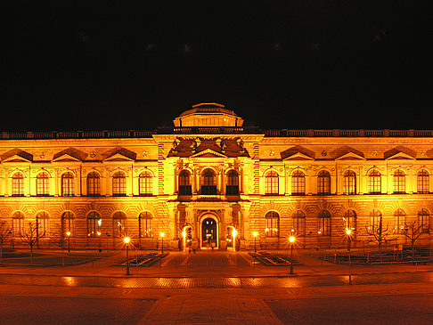 Dresdner Zwinger bei Nacht