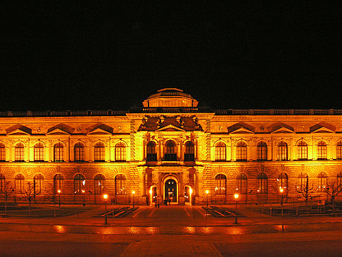 Dresdner Zwinger bei Nacht Fotos
