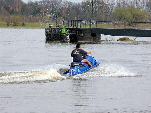 Wassersport auf der Elbe