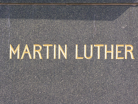 Martin Luther Denkmal an der Frauenkirche Foto 