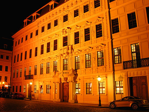 Taschenbergpalais bei Nacht